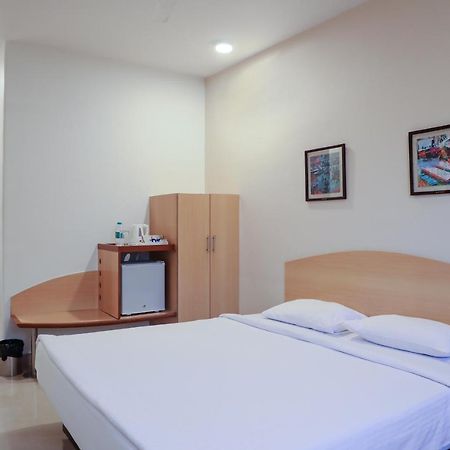 Отель Tirupur Экстерьер фото