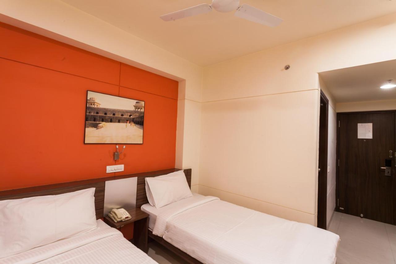 Отель Tirupur Экстерьер фото