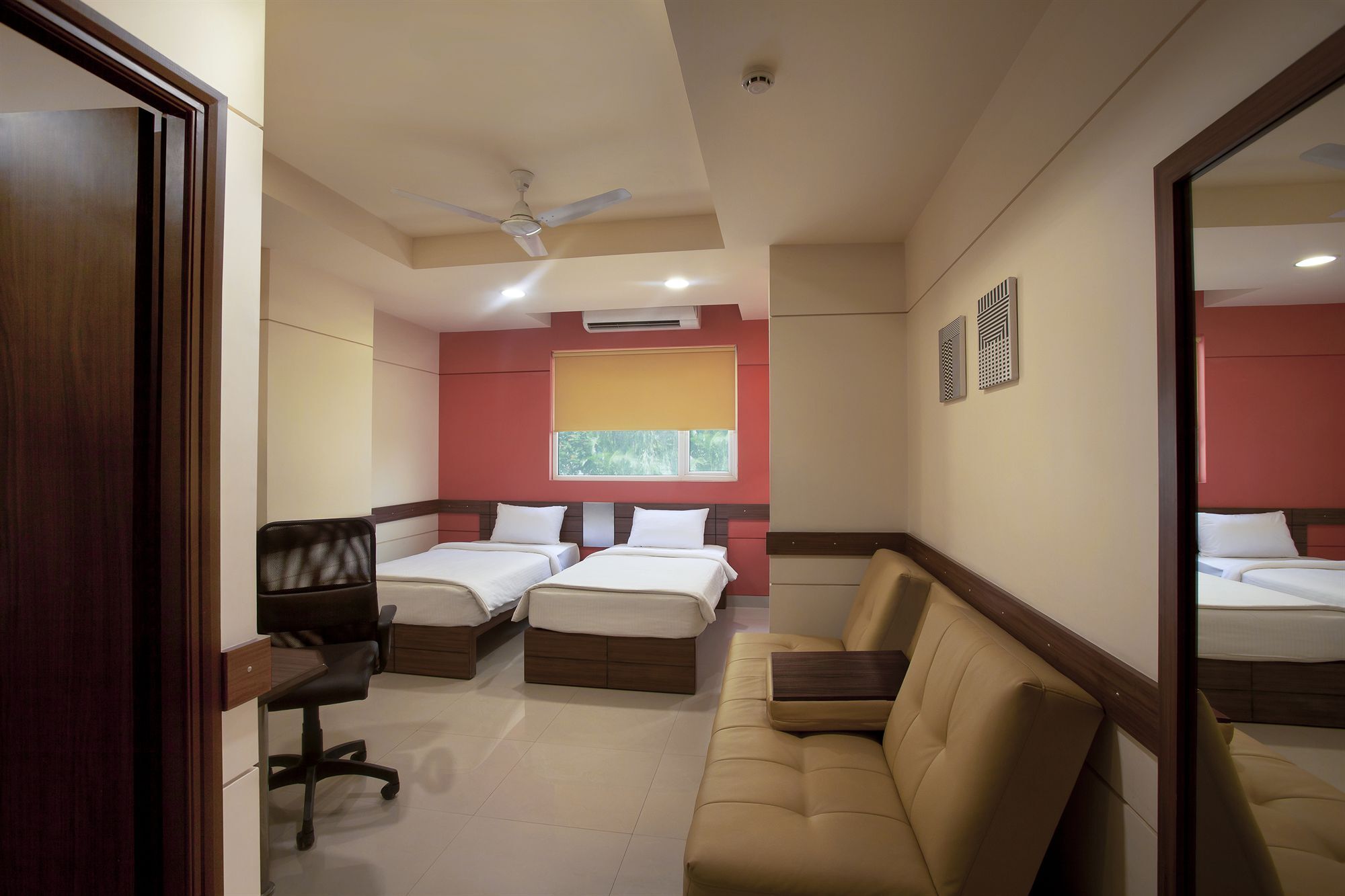 Отель Tirupur Экстерьер фото